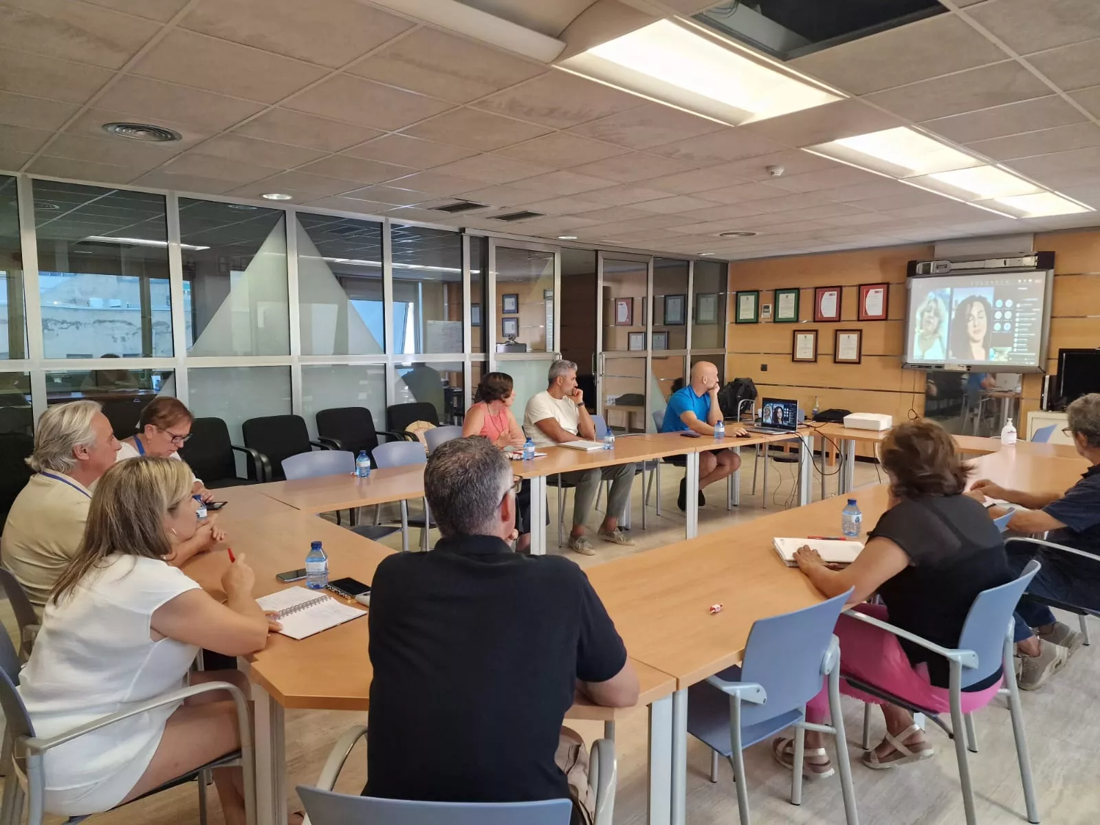 Imagen de la reunión de coordinación de la Gerencia de Atención Primaria Tenerife y directores y subdirectores de zonas básicas de los municipios afectados./ 