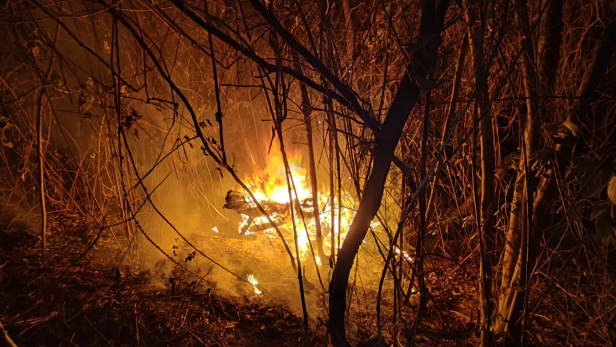 Una imagen del fuego la pasada noche / ASOCIACIÓN DE TRABAJADORES DE LA BRIF