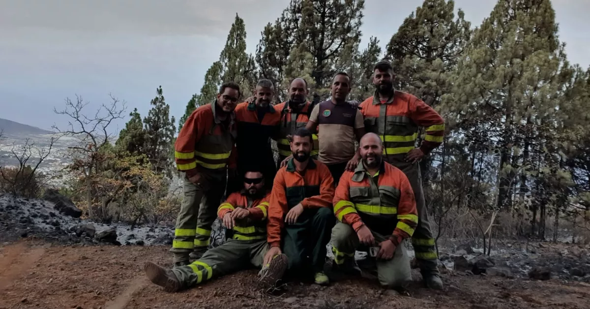 Miembros del Grupo de Proto Auxilio de Arafo en la zona de actuación del incendio de Tenerife./ CEDIDA