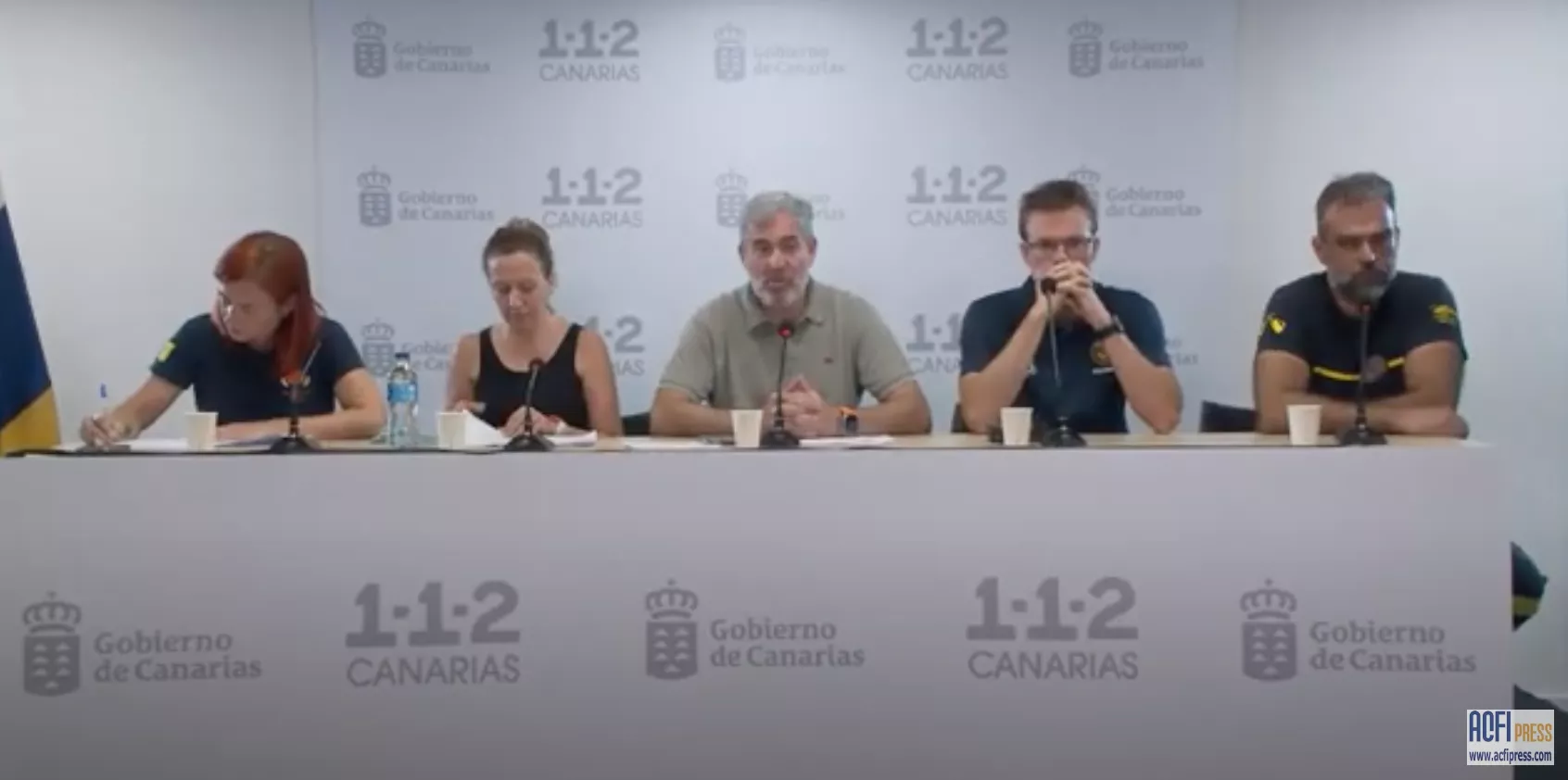 El presidente de Canarias, Fernando Clavijo, la presidenta del Cabildo de Tenerife, los técnicos Federico Grillo y Pedro Martínez, y Montserrat Román, de Protección Civil./