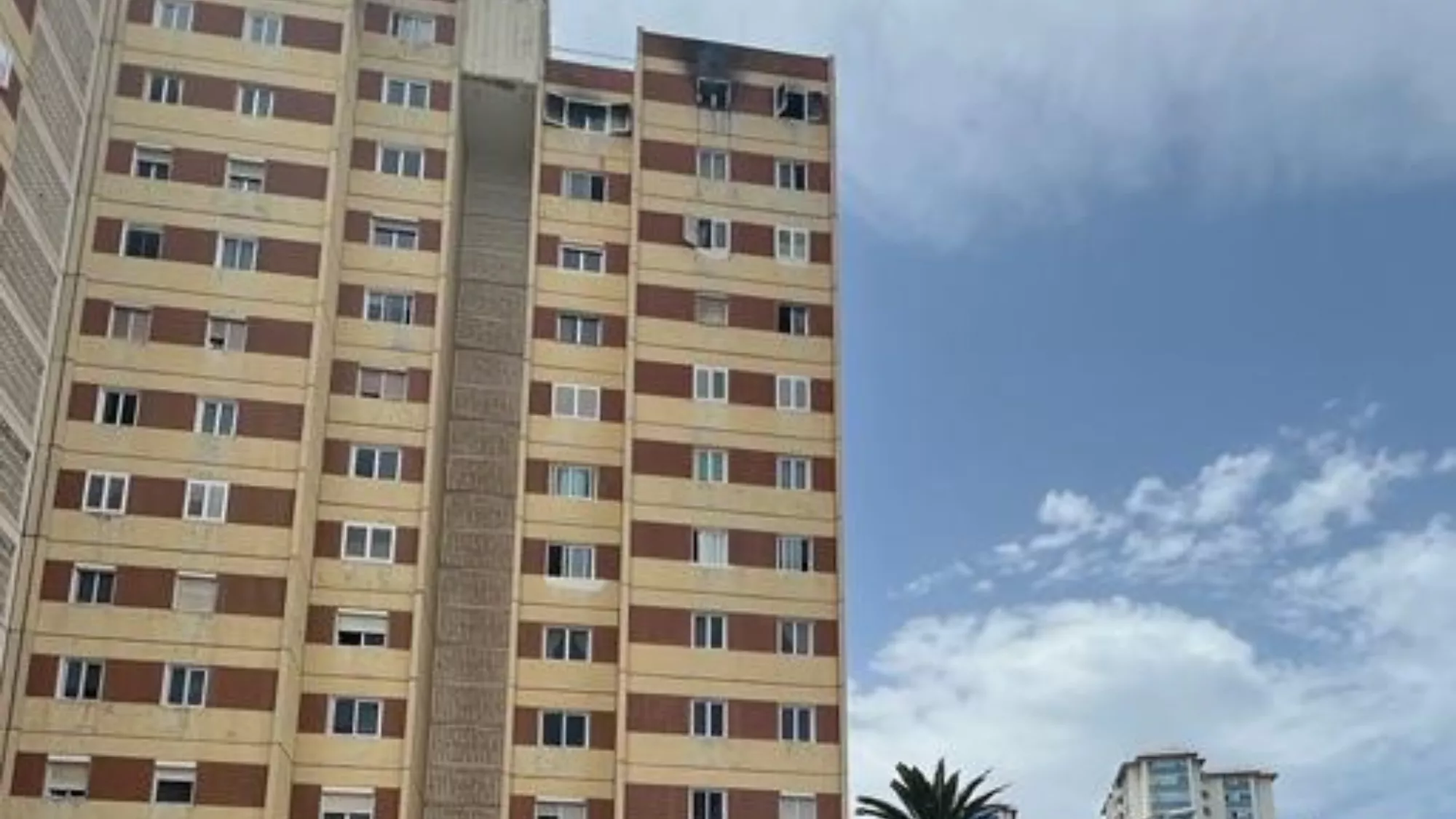 La vivienda afectada por las llamas / BOMBEROS DE LAS PALMAS DE GRAN CANARIA