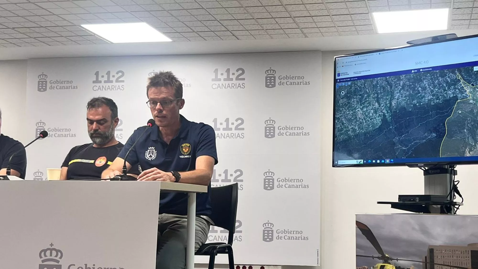 Pedro Martínez, jefe técnico de Riesgo Forestal del Cabildo de Tenerife, en una de las ruedas de prensa de actualización del incendio en la isla / CABILDO DE TENERIFE