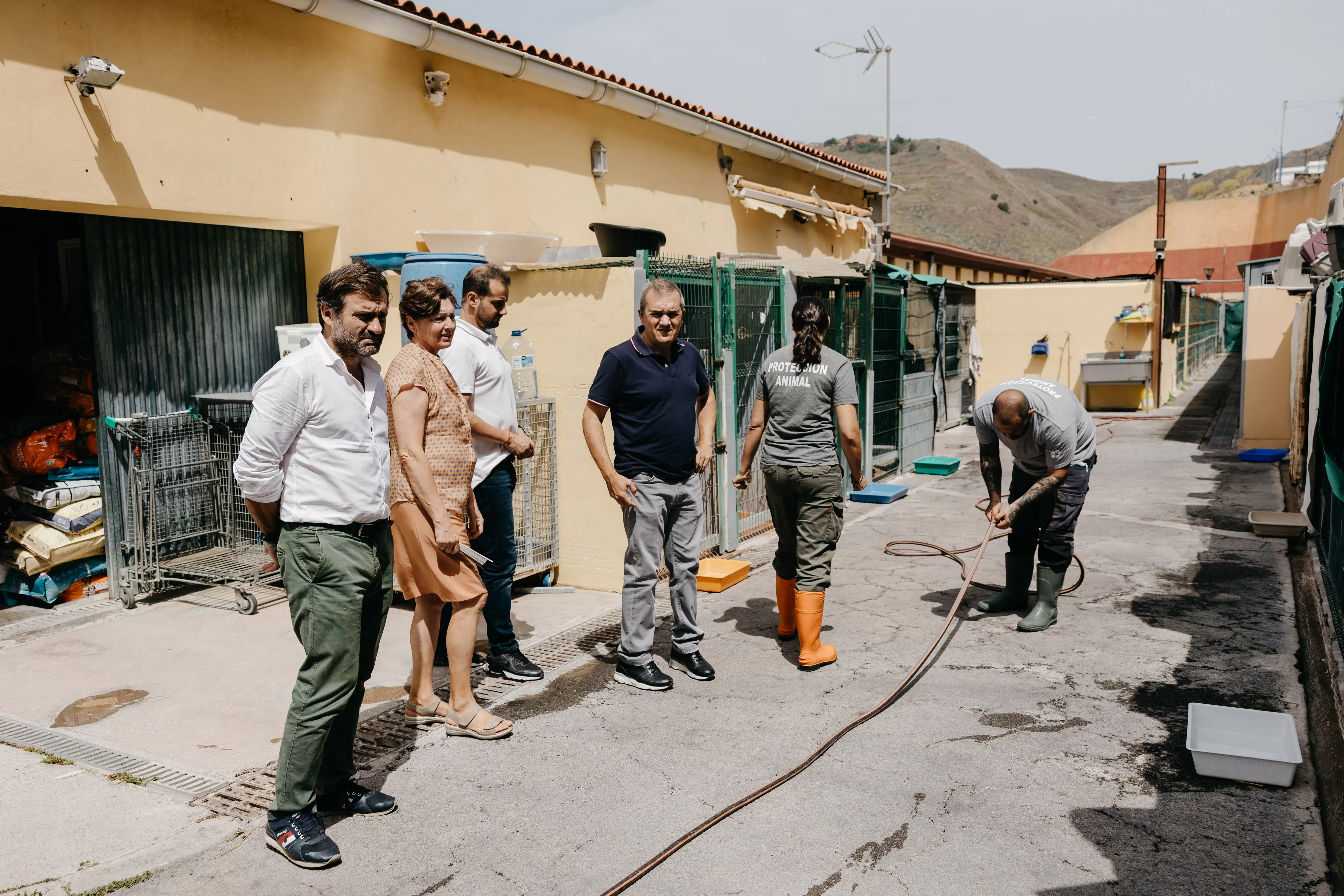 Los consejeros de Sector Primario y Bienestar Animal, Manuel Fernández y Valentín González, visitan Valle Colino./ ARCHIVO