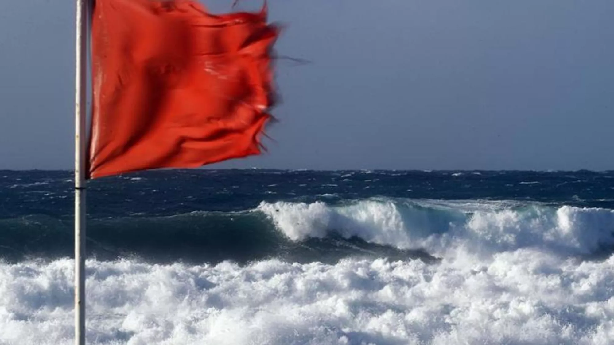 El Gobierno declara la alerta por fenómenos costeros en Canarias. / EFE