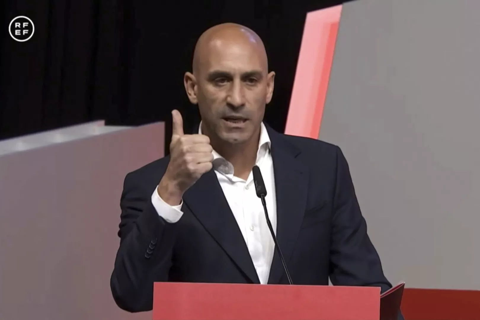 La gestión de Luis Rubiales al frente de la Real Federación Española retrata lo podrido que está el fútbol. / RFEF-EFE