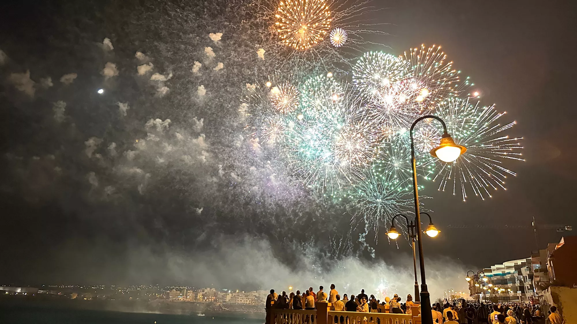 Fuegos artificiales en las fiestas de Melenara, Telde./ FRANCISCO JAVIER SANTANA