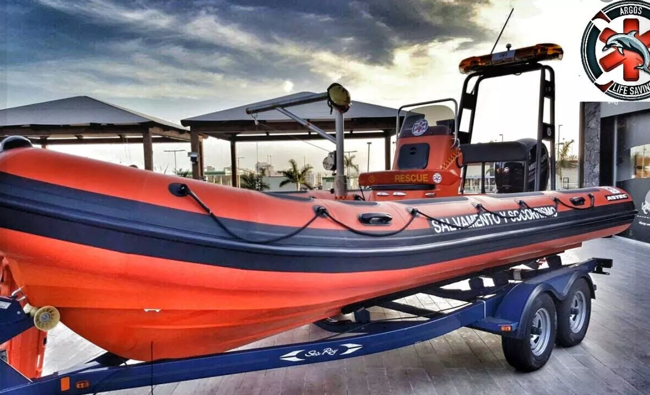 Embarcación de Argos Lifesaving / AH