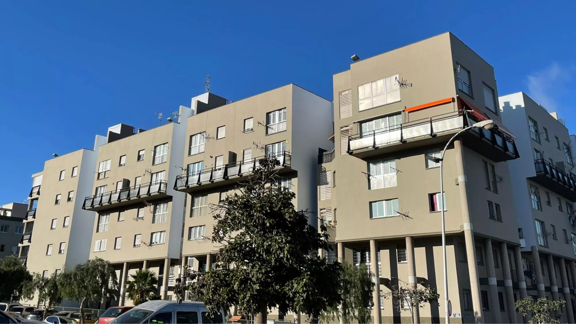 Canarias otorga 11.000 euros a jóvenes para su primera vivienda. / AH