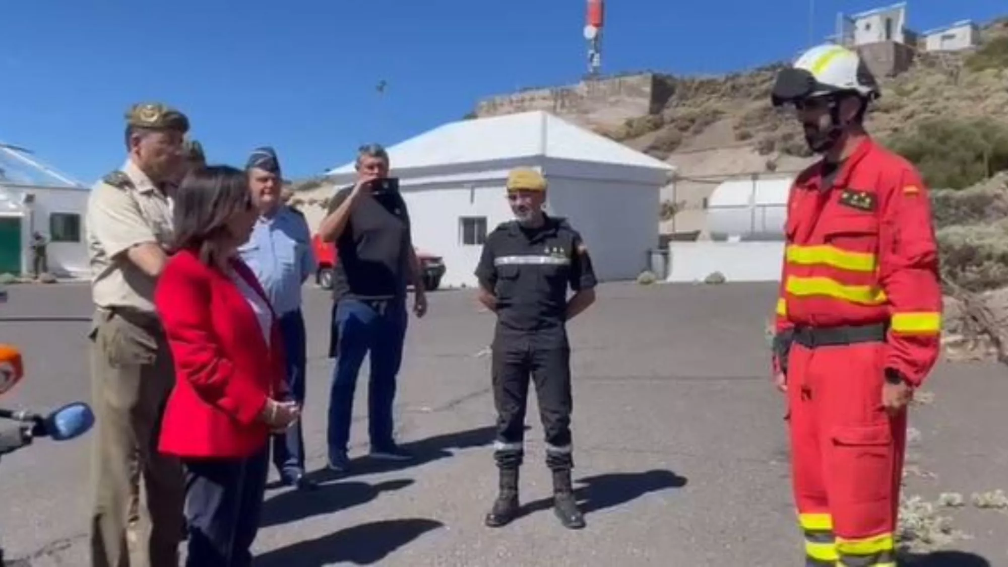 La ministra de Defensa, Margarita Robles, en el acuartela miento de Los Rodeos / CEDIDA