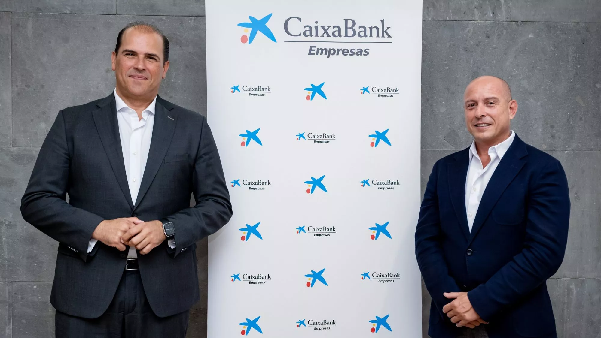 Manuel Afonso, director territorial de CaixaBank en Canarias, y Andrés Guerra, director comercial de Banca de Empresas de la entidad en Canarias / CEDIDA