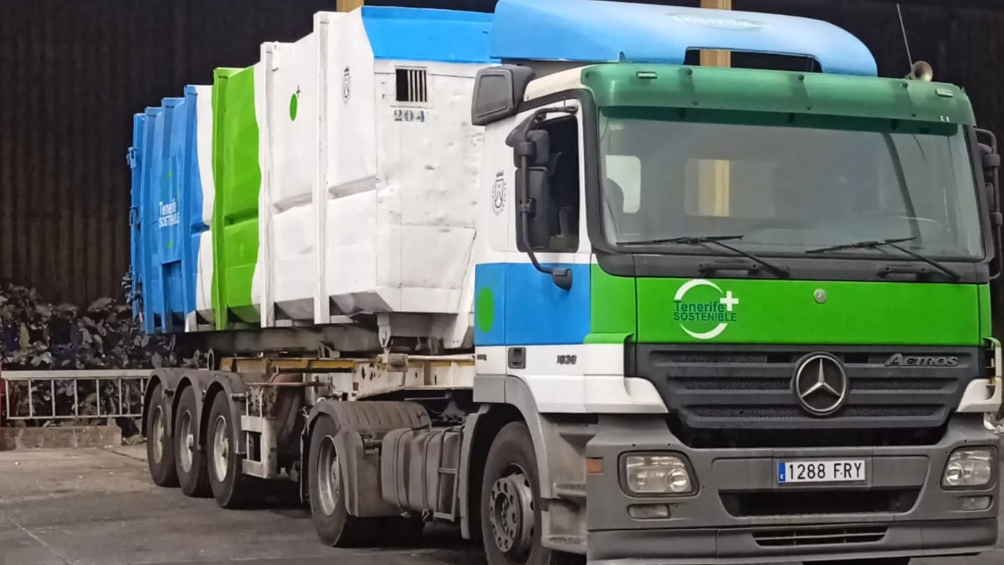 Vehículo de residuo del Cabildo de Tenerife / CEDIDA