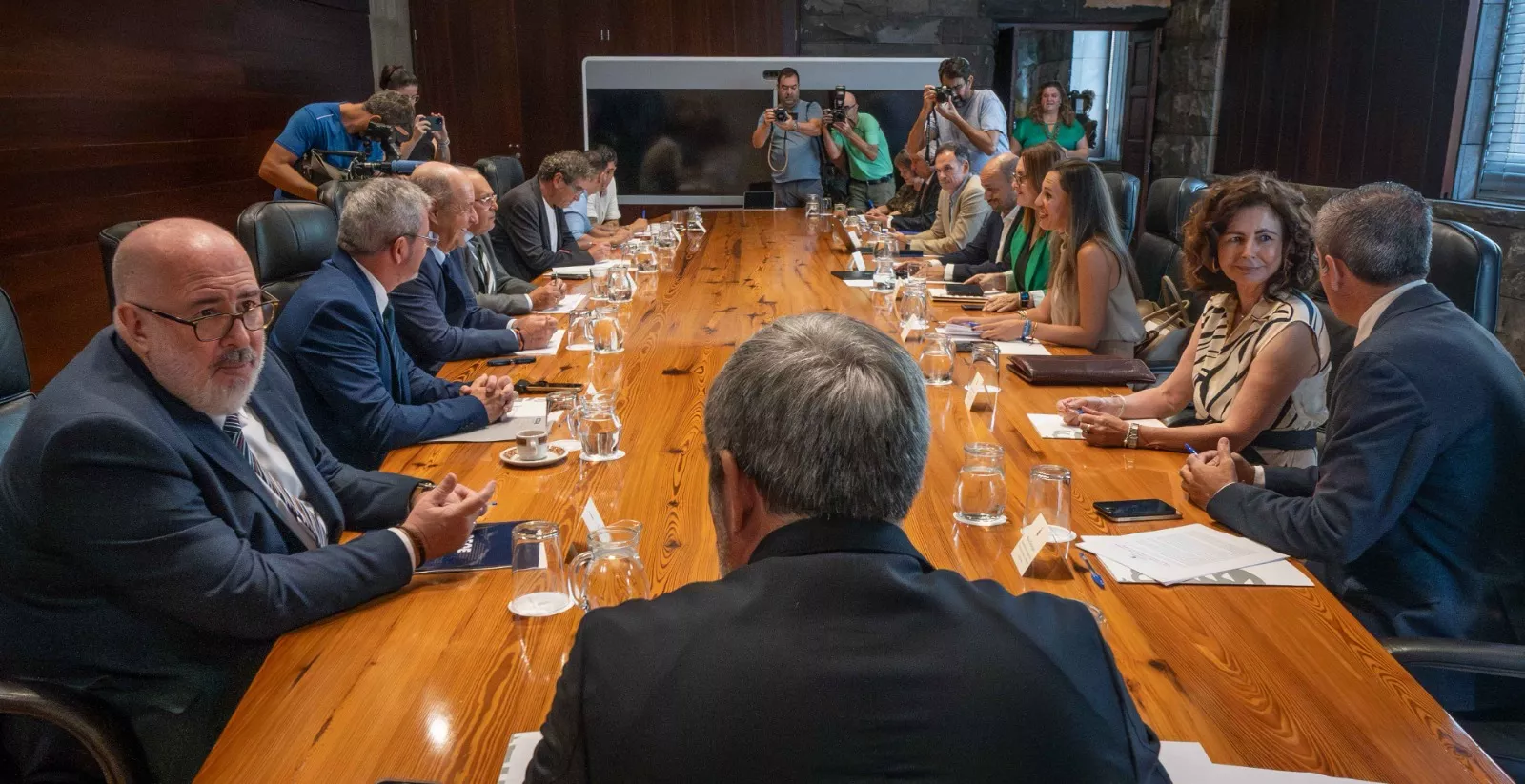 El presidente del Gobierno de Canarias, Fernando Clavijo, preside la primera reunión de la legislatura del Consejo Asesor./ CEDIDA