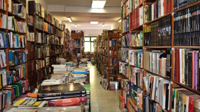 El Rincón del Lector de la Obra Social cuenta con más de 50.000 libros, entre ellos libros de texto para los centros educativos / OBRA SOCIAL