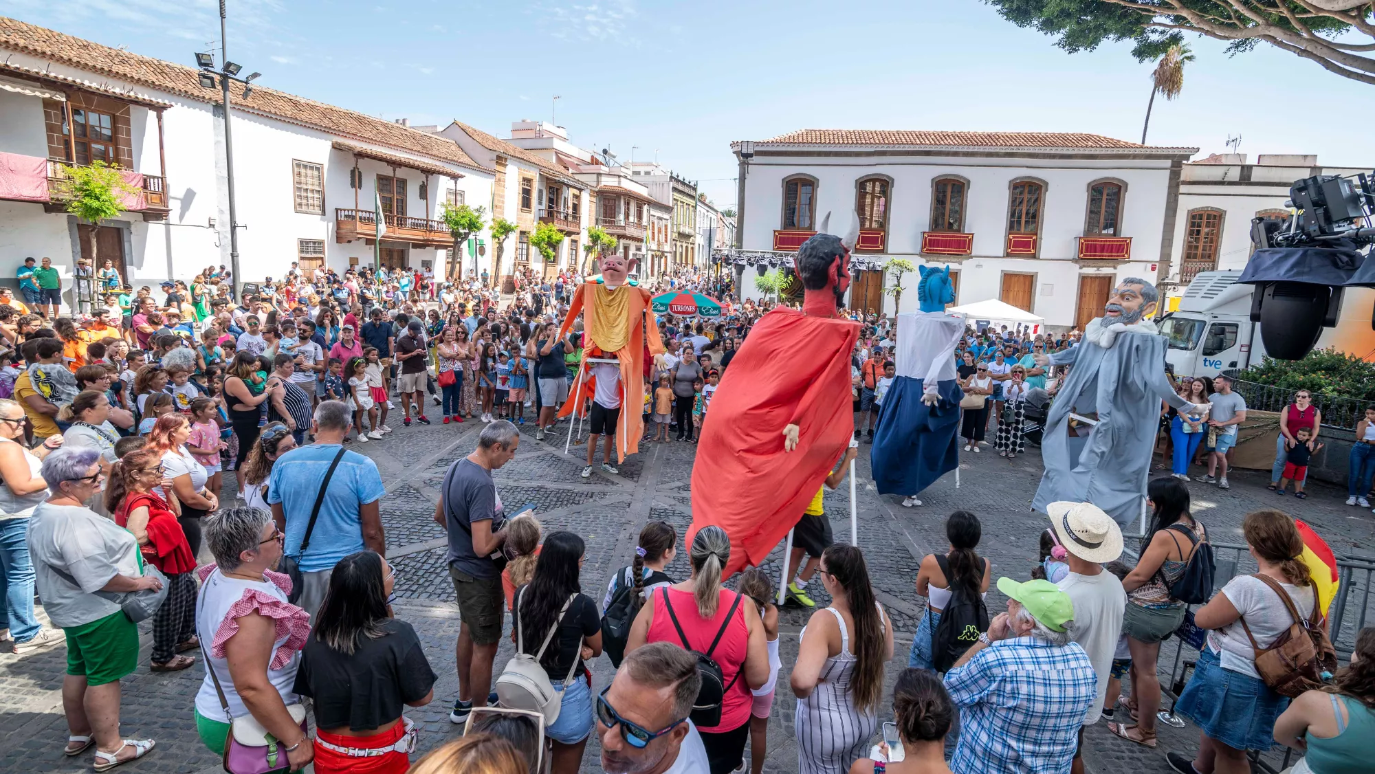 Acto de la Subida de la Bandera / AYUNTAMIENTO DE TEROR