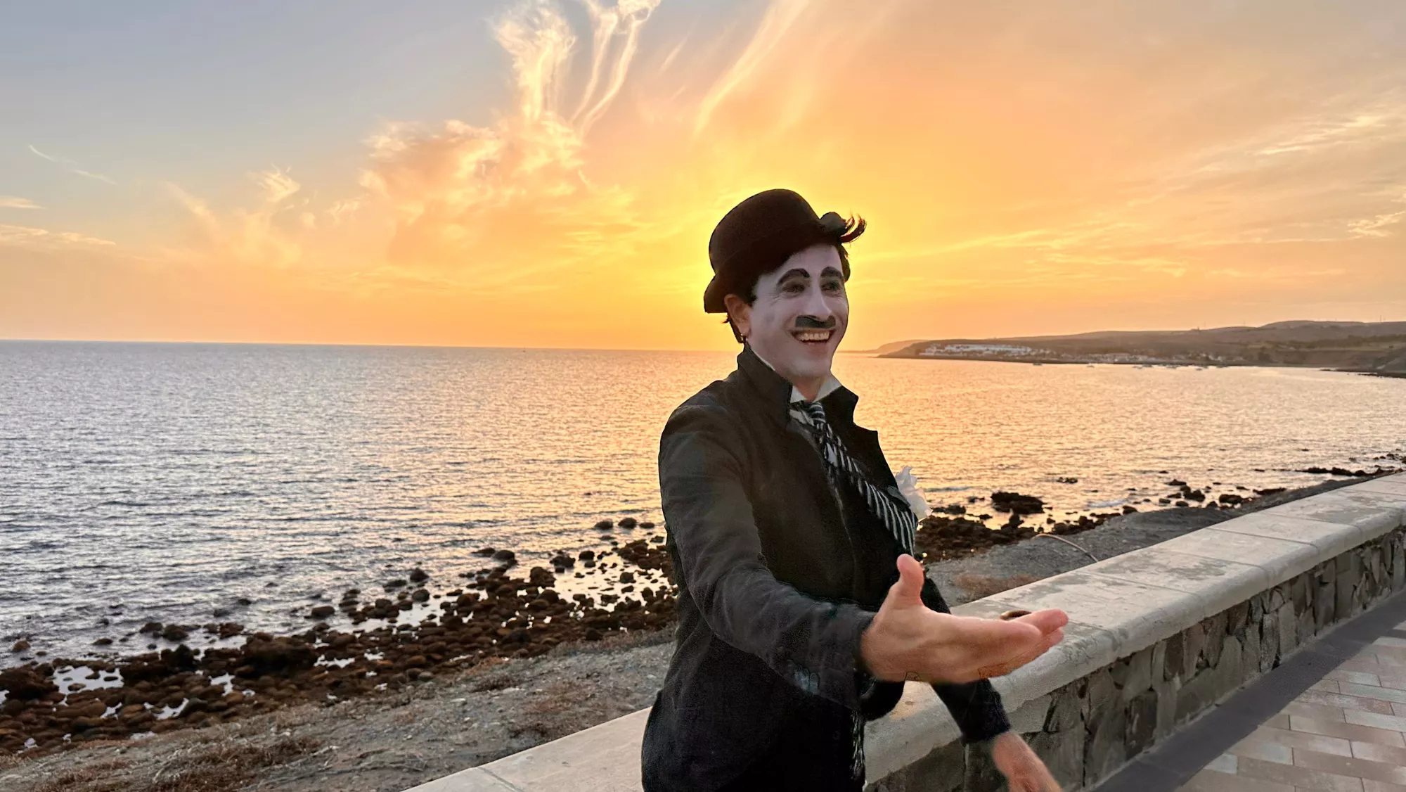 Giovanni Roma encarna a Charles Chaplin en Maspalomas / ATLÁNTICO HOY - MARCOS MORENO