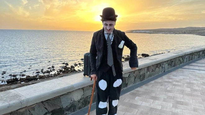 Giovanni Roma encarna a Charles Chaplin en Maspalomas / ATLÁNTICO HOY - MARCOS MORENO (2)