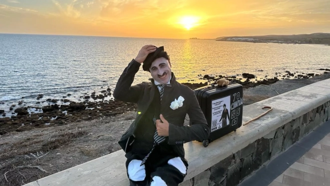 Giovanni Roma encarna a Charles Chaplin en Maspalomas / ATLÁNTICO HOY - MARCOS MORENO (3)