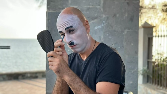Giovanni Roma encarna a Charles Chaplin en Maspalomas / ATLÁNTICO HOY - MARCOS MORENO 