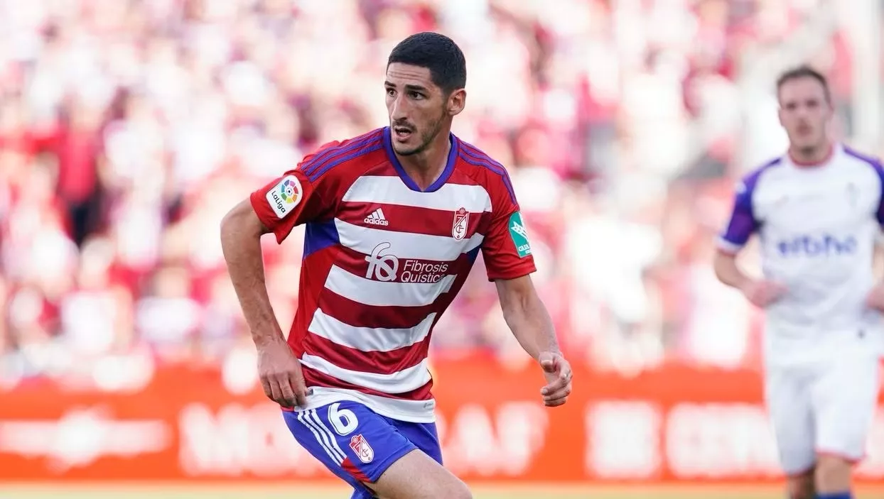 Yann Bodiger llega para reforzar la medular y equilibrar la plantilla de Asier Garitano./ LALIGA.