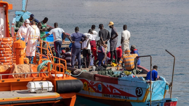El repunte de la llegada de migrantes preocupa al Gobierno de Canarias frente a la falta de respuesta del Estado / EFE - QUIQUE CURBELO