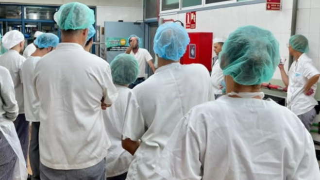 Trabajadores del servicio de cocina del HUC durante una reunión. / INTERSINDICAL CANARIA Trabajadores del servicio de cocina del HUC durante una reunión. / INTERSINDICAL CANARIA