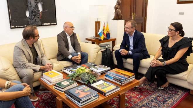Ambos presidentes insulares están de acuerdo en una base de hidroaviones en las islas, aunque priorizan la presencia de helicópteros / EFE- QUIQUE CURBELO Ambos presidentes insulares están de acuerdo en una base de hidroaviones en las islas, aunque priorizan la presencia de helicópteros / EFE- QUIQUE CURBELO