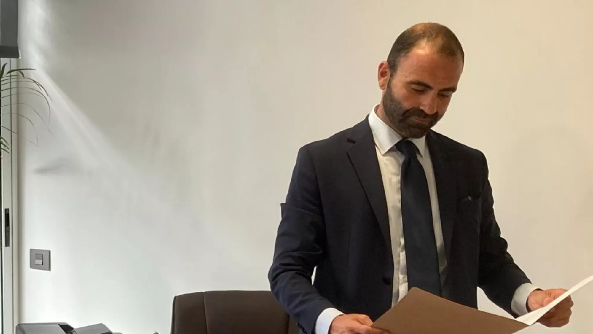 Tommaso, el italiano que se enamoró de las olas canarias y estudió Derecho  en Italia y después en España para ejercer en las Islas. / ATLÁNTICO HOY