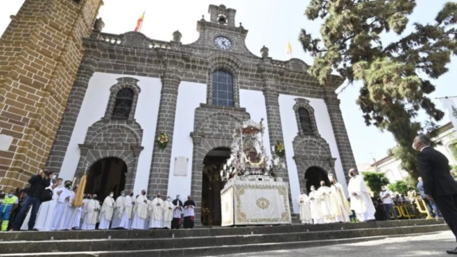 La Solemne Misa es oficiada por el Obispo de la Diócesis / AYUNTAMIENTO DE TEROR