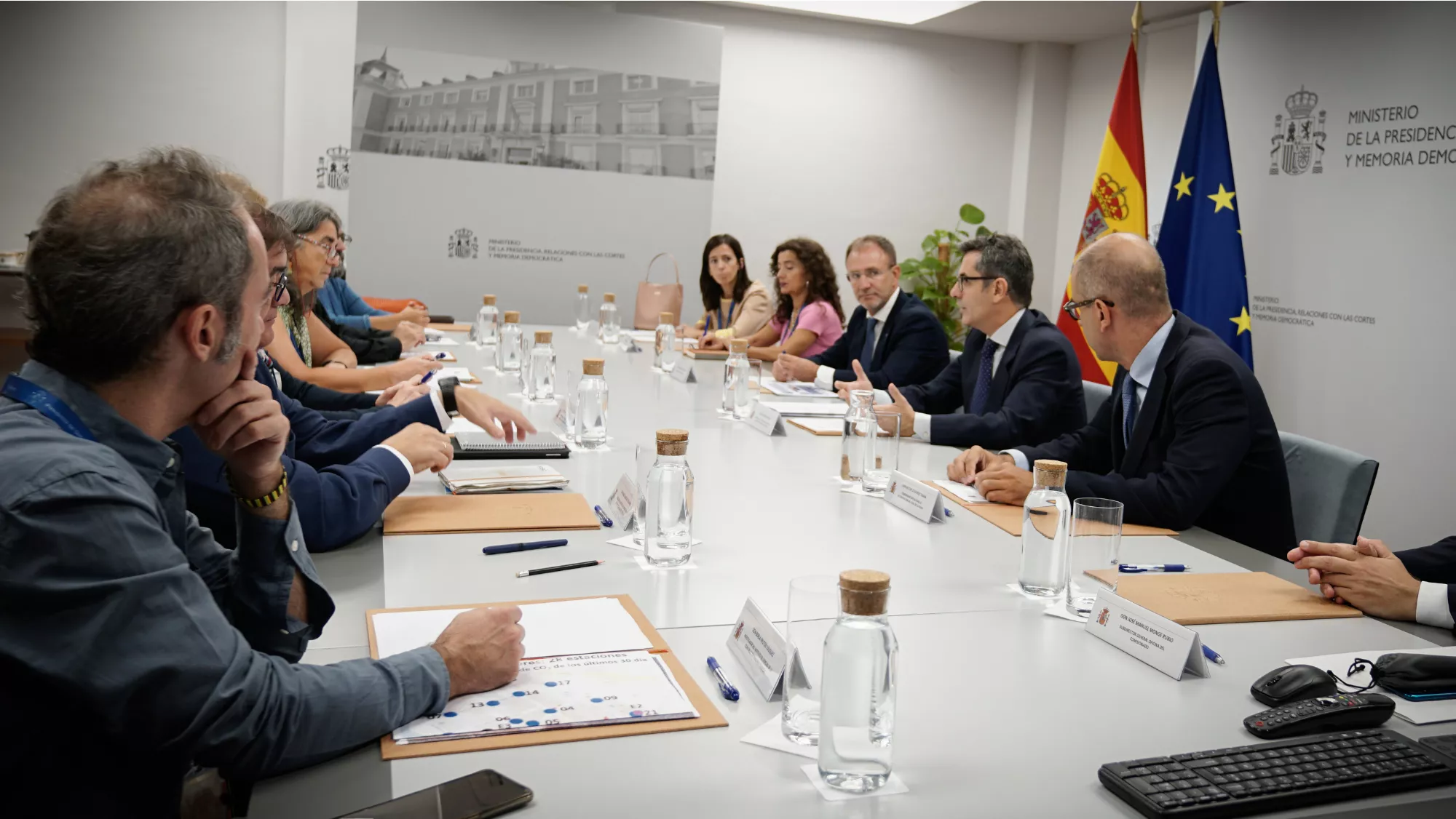 Reunión del ministro de la Presidencia en funciones, Félix Bolaños, con los expertos para la reconstrucción de La Palma. / CEDIDA