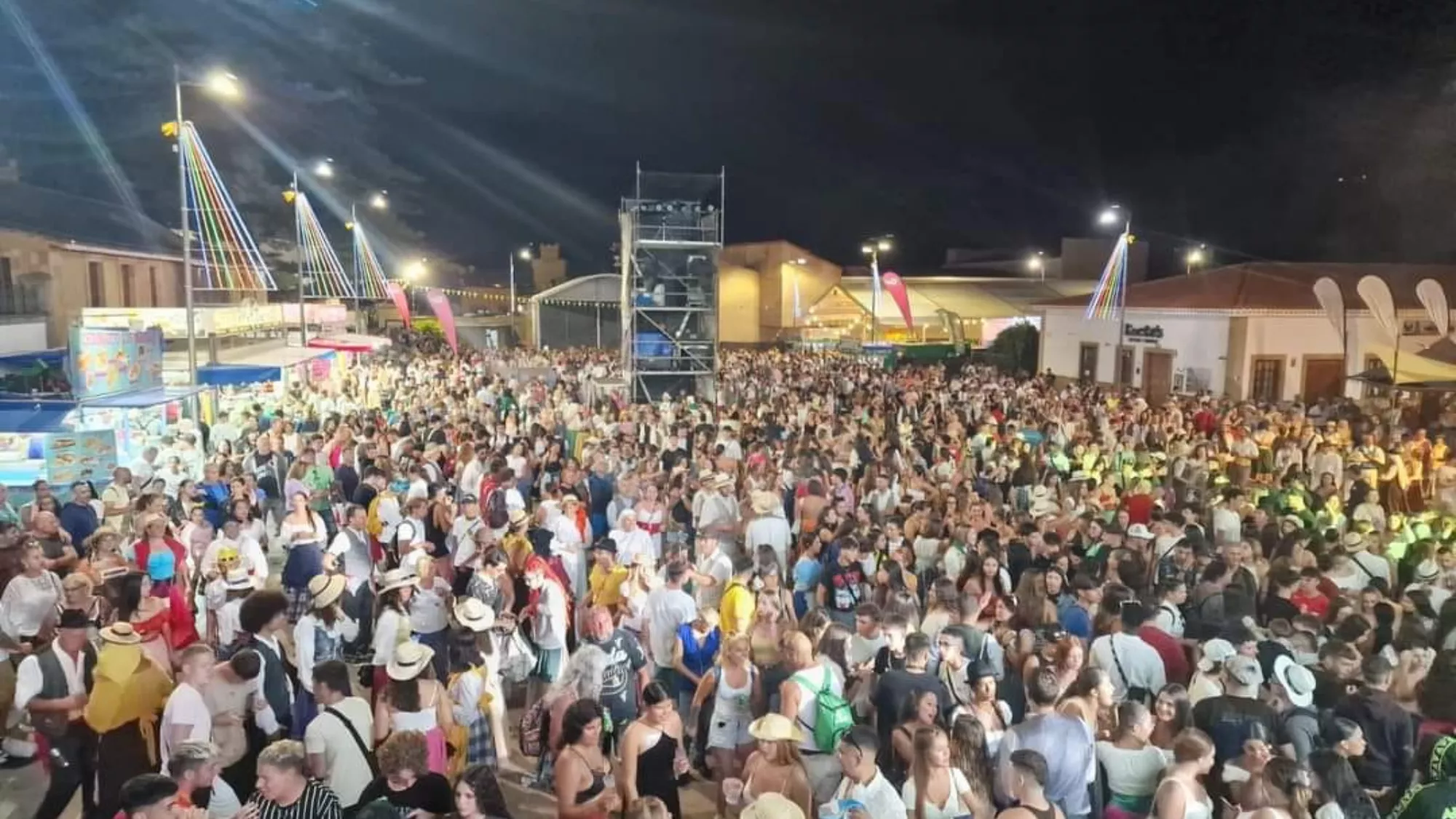 Una víspera del Pino multitudinaria y muy tranquila /  AYUNTAMIENTO DE TEROR