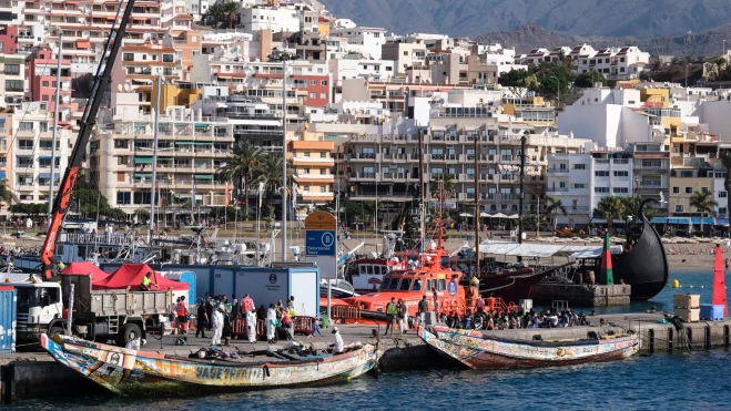 Dos embarcaciones que llegaron este fin de semana a Tenerife / EFE - ALBERTO VALDÉS