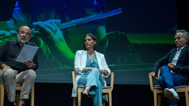 La consejera de Cultura del Gobierno de Canarias, Migdalia Machín, el director del Festival Internacional de Música, Jorge Perdigón y Horacio Umpierrez, viceconsejero de Cultura del Gobierno de Canarias / EFE - QUIQUE CURBELO