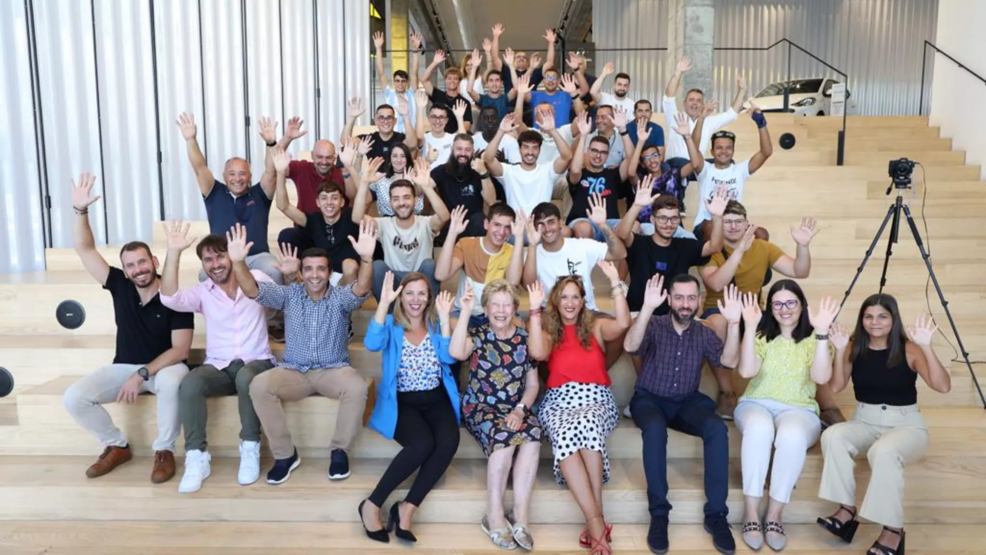 Estudiantes de Automoción y representantes de la Fundación Sergio Alonso / FUNDACIÓN SERGIO ALONSO