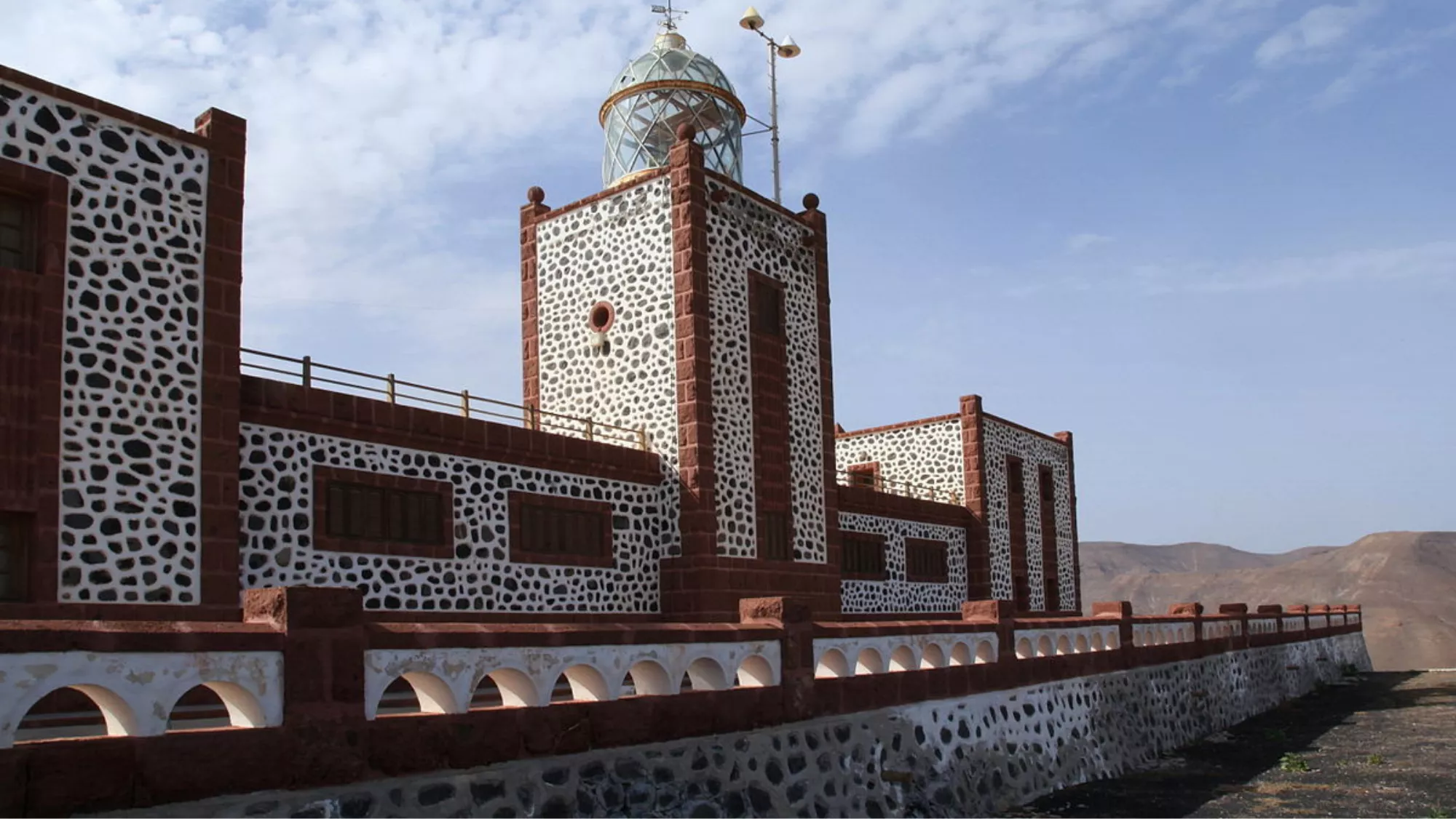 Faro de la Entallada, en Fuerteventura, uno de los faros de visita obligada en Canarias. / IMAGEN DE LA RED