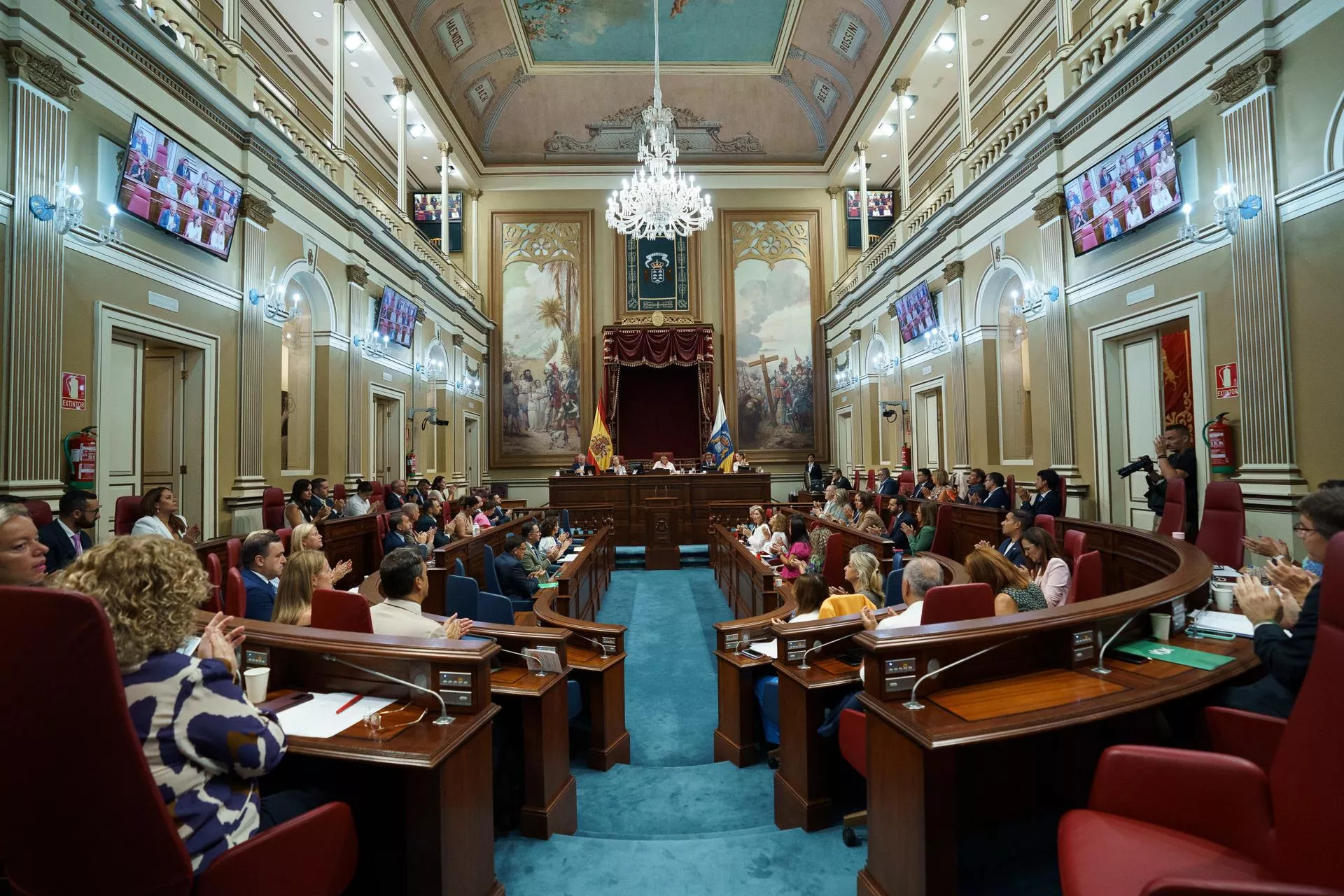 Pleno del Parlamento de Canarias. / Ramón de la Rocha 