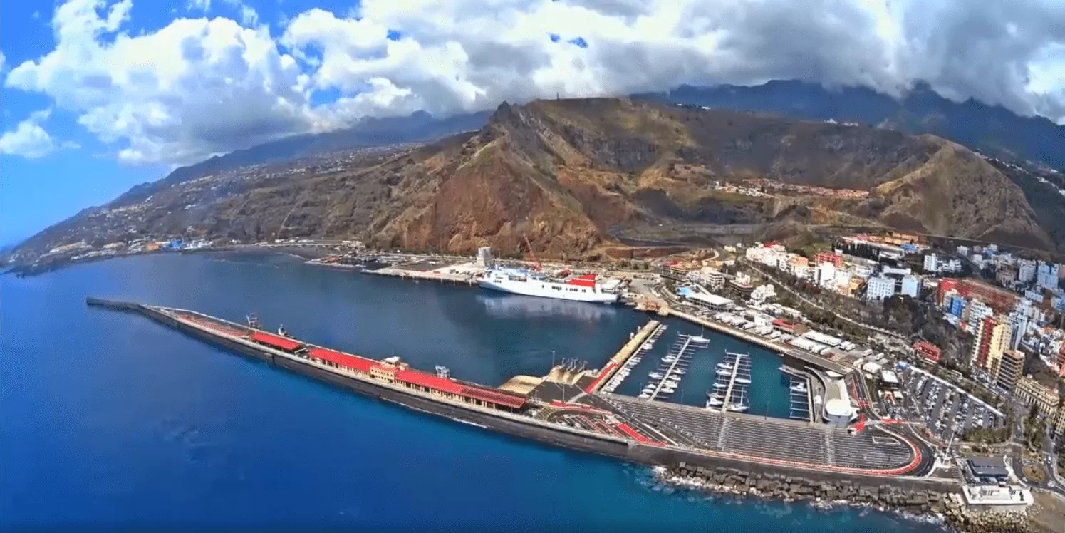 Vista aérea del muelle de Santa Cruz de La Palma. / AUTORIDAD PORTUARIA