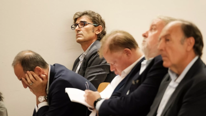 Cinco de los procesados durante el juicio / EFE - ÁNGEL MEDINA G.