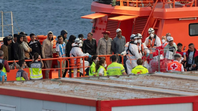Migrantes llegando a Canarias / EFE