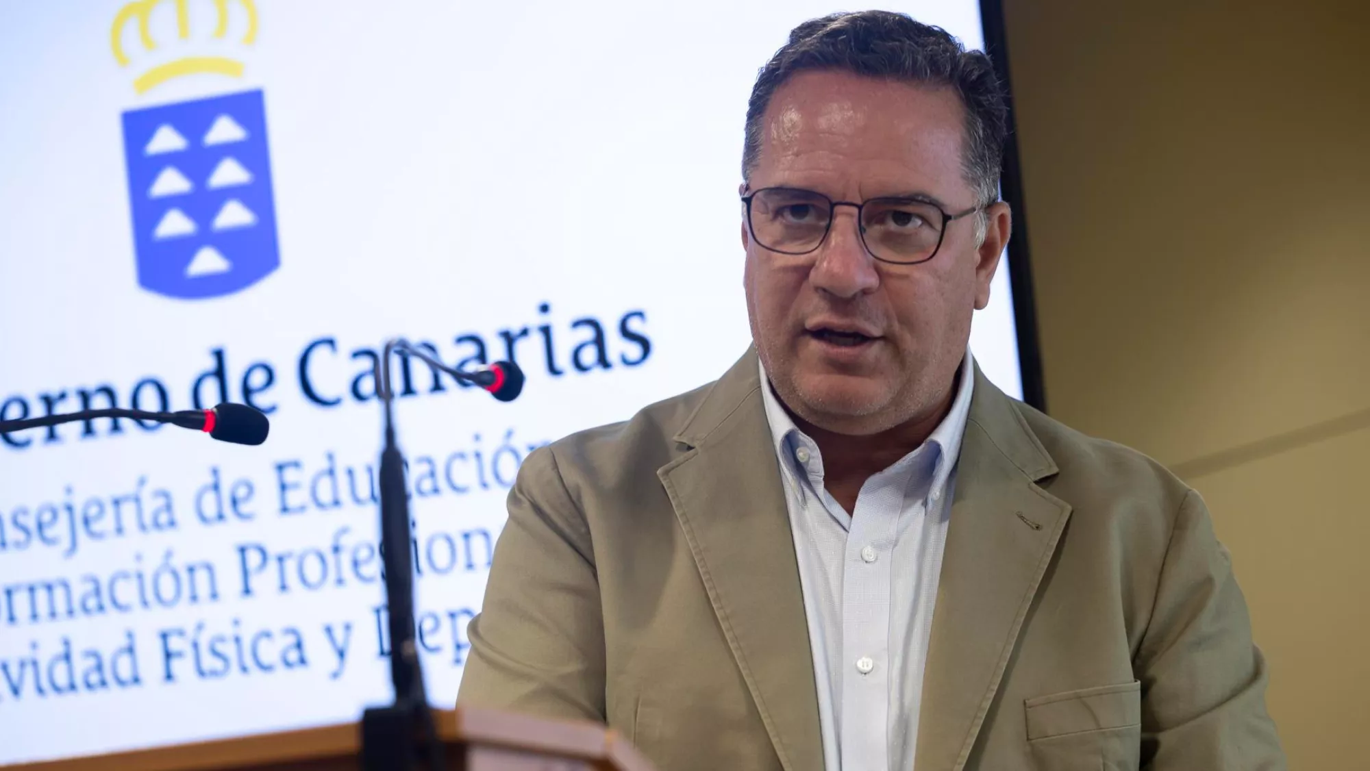 Poli Suárez, consejero de Educación / EFE - QUIQUE CURBELO