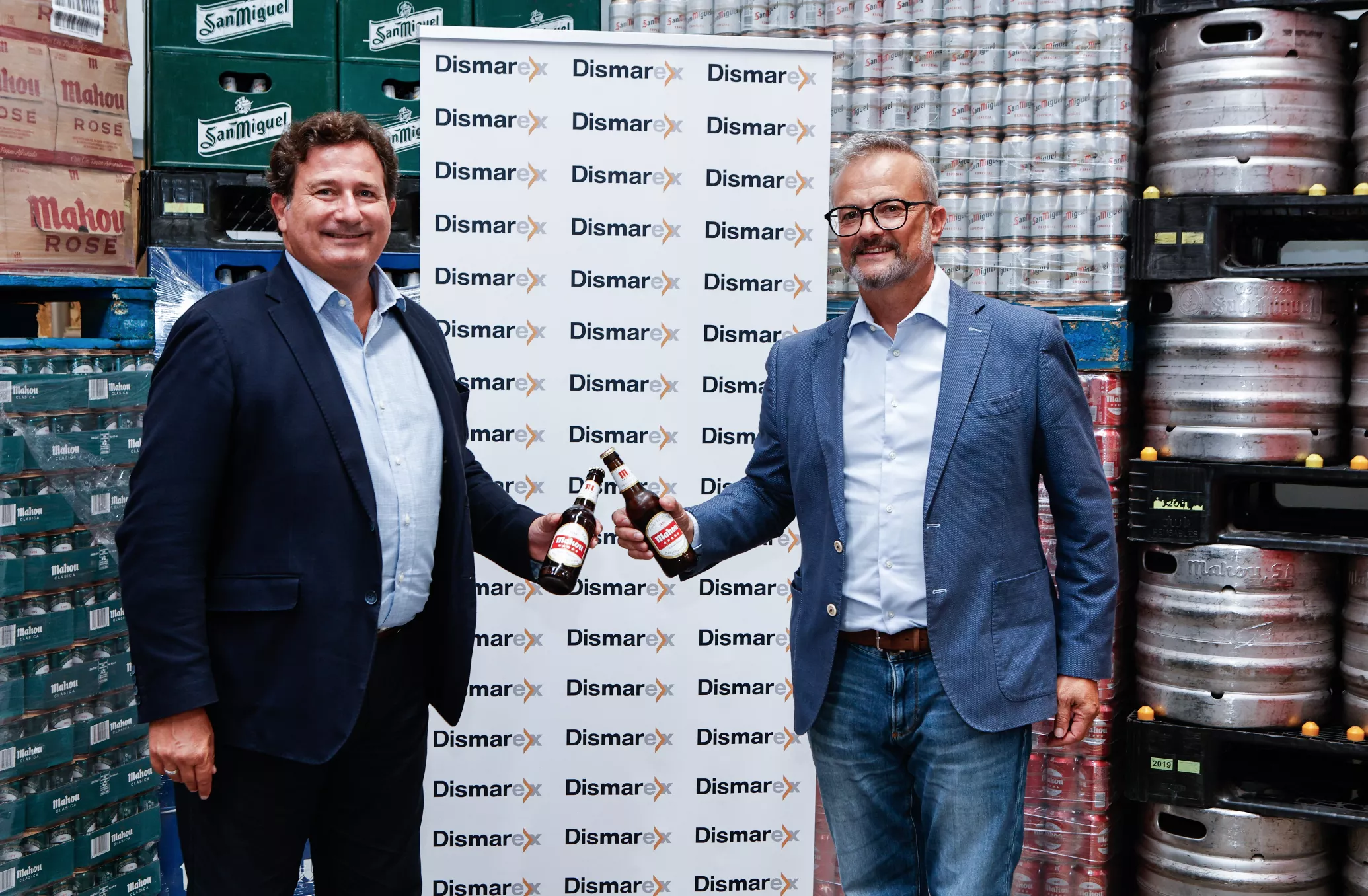 Gustavo Rodríguez, director general del Grupo Martínez Abolafio, y Fernando Bustamante, director general UN Canarias de Mahou San Miguel./ CEDIDA