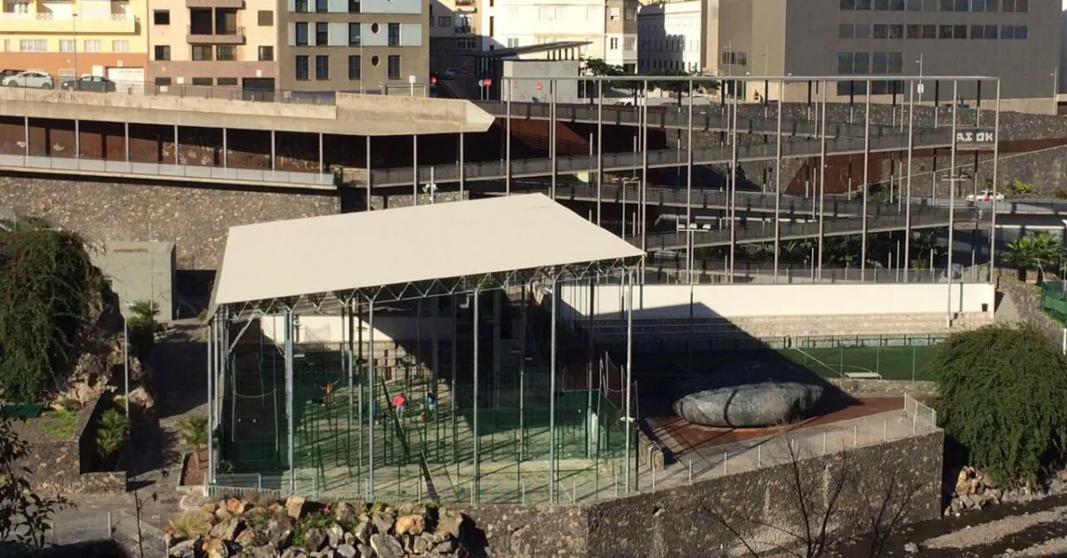 Complejo deportivo en Barranco de Santos, gestionado por Señalizaciones Tenerife S.L./ INDOOR SC