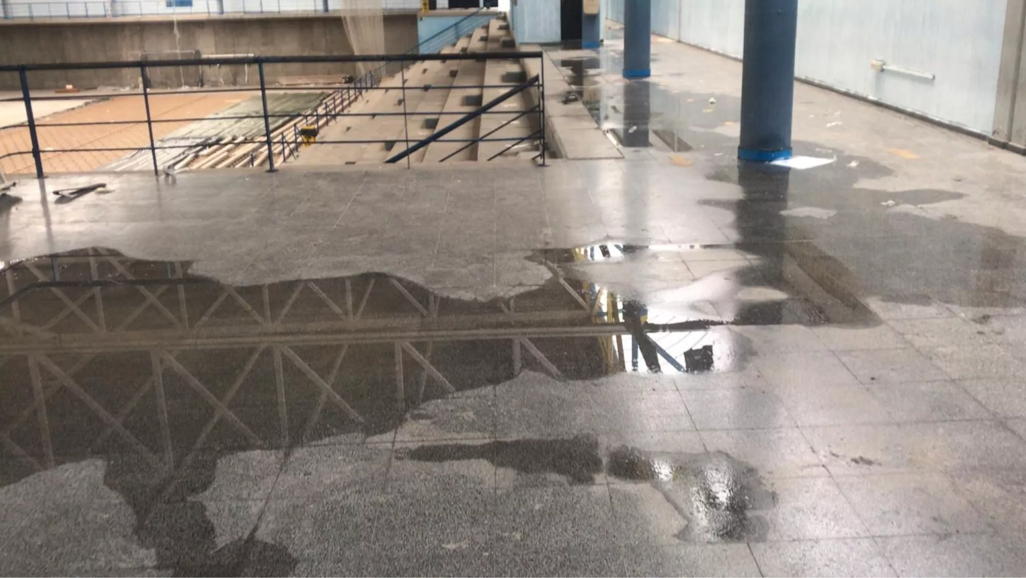 Filtraciones de agua en el pabellón / PARTIDO POPULAR