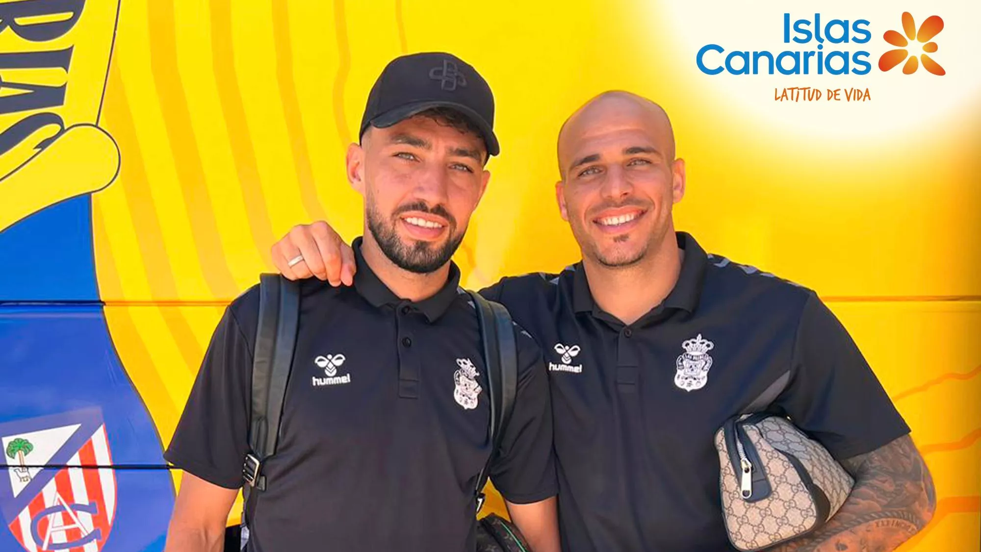 Munir y Sandro, dos de los 15 jugadores de la UD Las Palmas que perdieron el avión. / UDLASPALMAS.ES