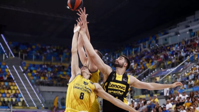 Partido amistoso entre el Dreamlanda Gran Canaria y el Lenovo Tenerife. 