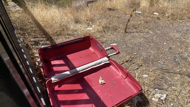 Una maleta abandonada en el barranco de Tahodio / AH