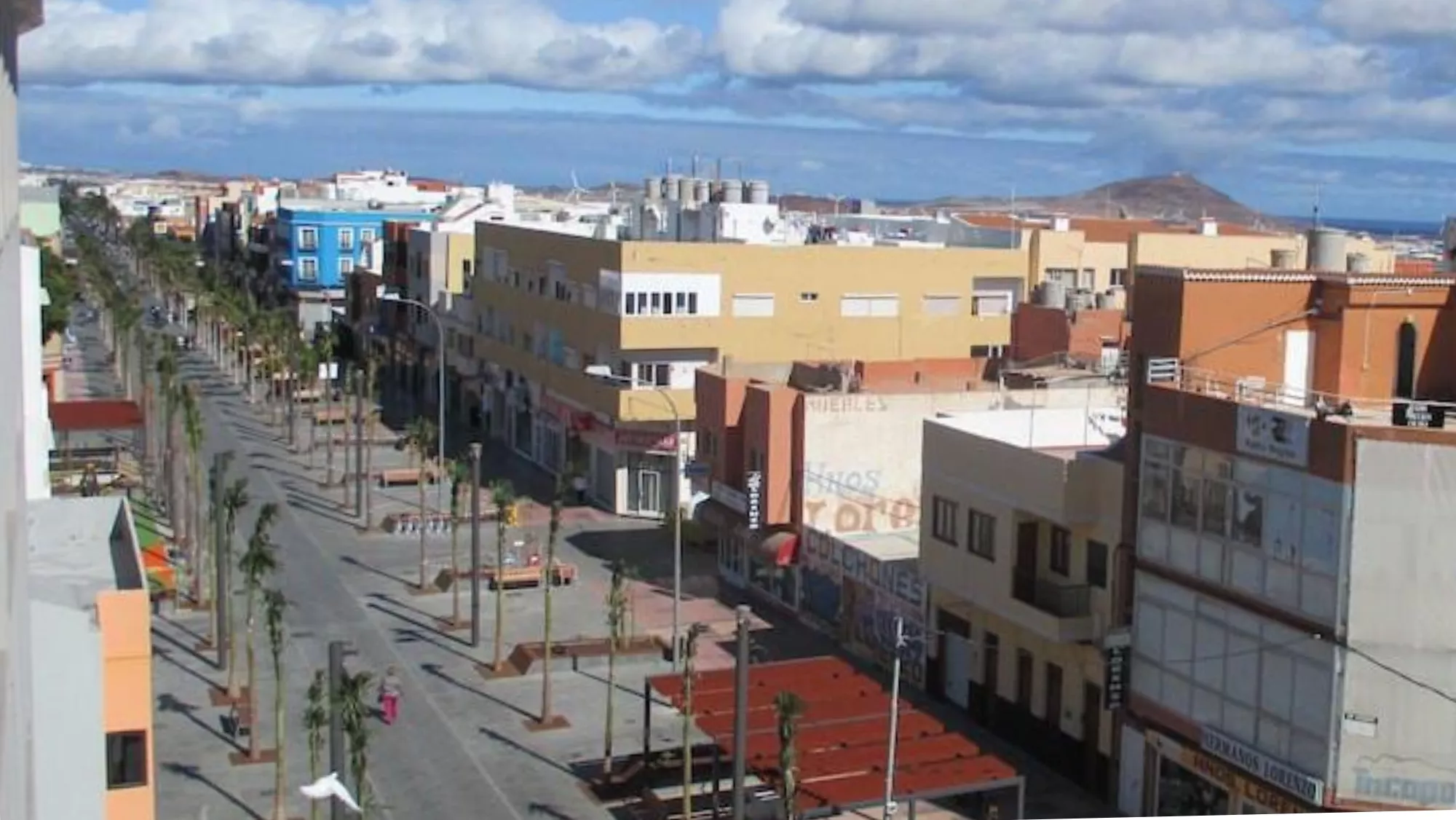 Imagen de la calle más larga de Canarias, en Vecindario / REDES