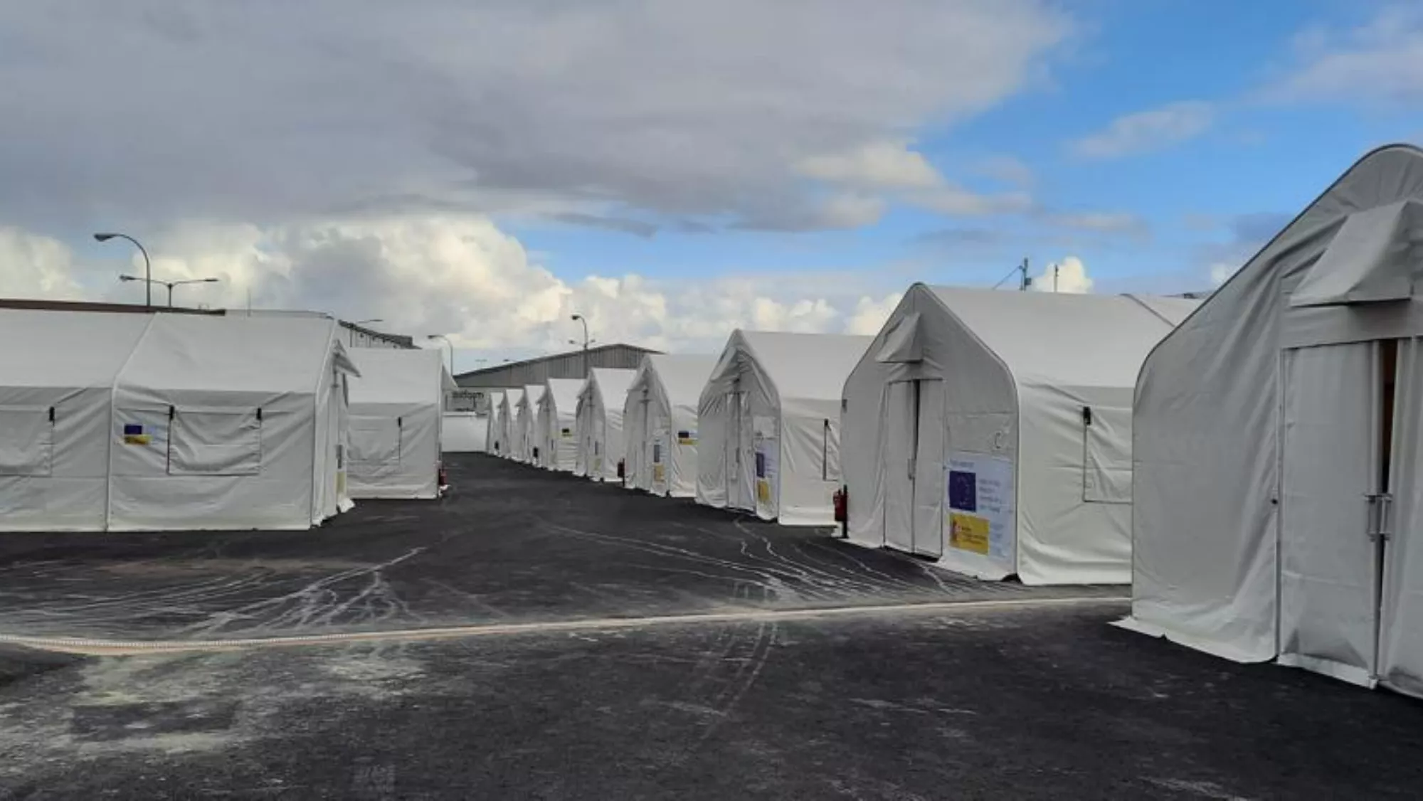 Centro de acogida Canarias 50 en La Isleta / EFE