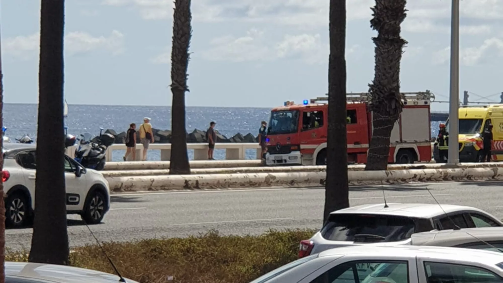 Imagen de los bomberos en la zona del accidente / ATLÁNTICO HOY