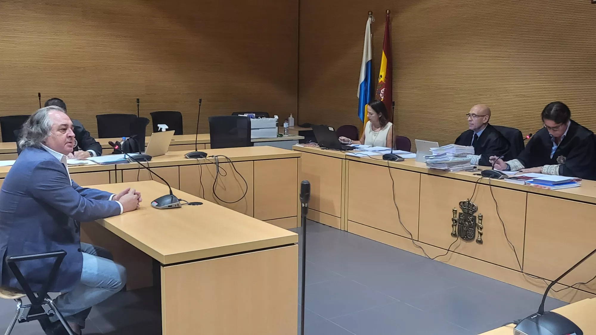 El acusado, al que piden dos años y tres meses de cárcel, en el momento de su declaración. / ATLÁNTICO HOY