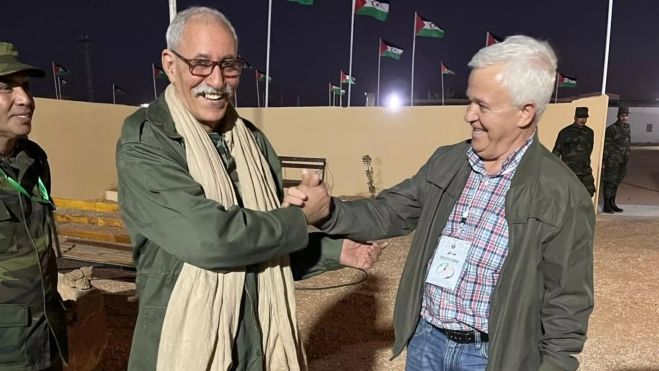 Carmelo Ramírez, consejero del Cabildo de Gran Canaria, en unos campamentos organizados por el Frente Polisario / CEDIDA Carmelo Ramírez, consejero del Cabildo de Gran Canaria, en unos campamentos organizados por el Frente Polisario / CEDIDA